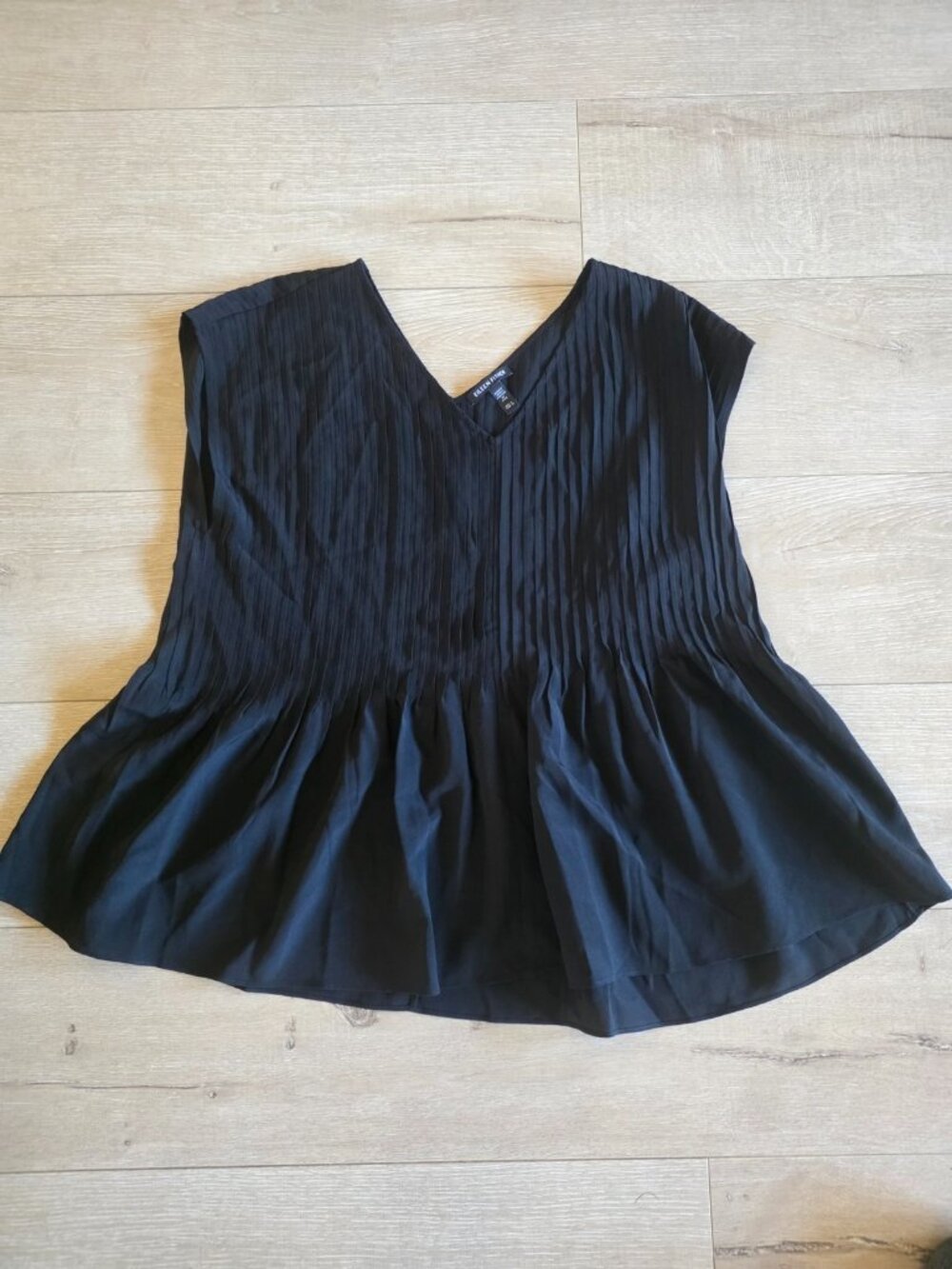 Eileen Fisher Blouse Top Womens Large Black Pleated Sleeveless V-Neck Pullover